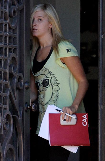 Ashley Tisdale WITHOUT MAKEUP January 7 2010 433 pm